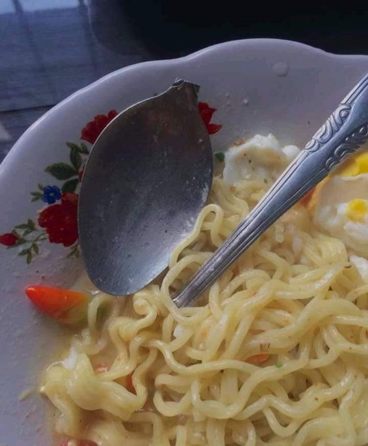 Moment Apes Saat Mau Makan Mie Ini Bikin Auto Ngelus Dada